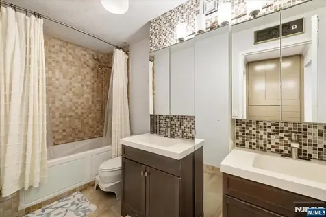 2208 Harmon Cove Tower Secaucus NJ 07094