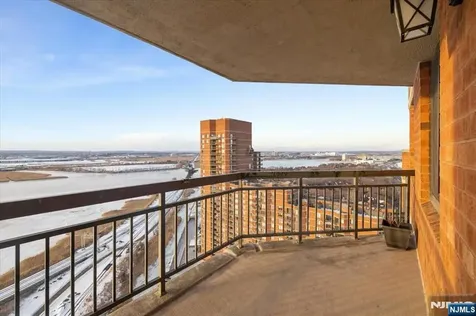 2208 Harmon Cove Tower Secaucus NJ 07094