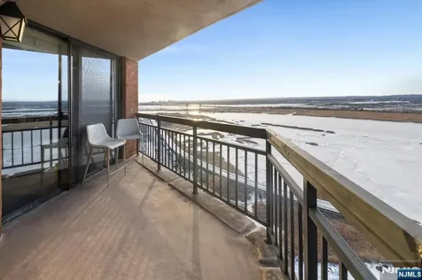 2208 Harmon Cove Tower Secaucus NJ 07094