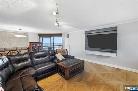2208 Harmon Cove Tower Secaucus NJ 07094