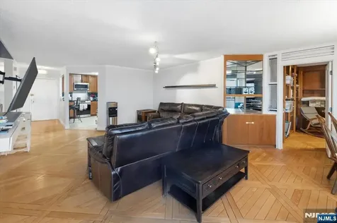 2208 Harmon Cove Tower Secaucus NJ 07094