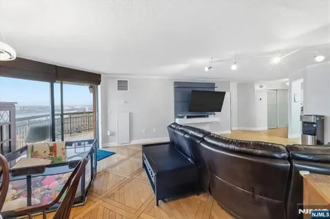 2208 Harmon Cove Tower Secaucus NJ 07094
