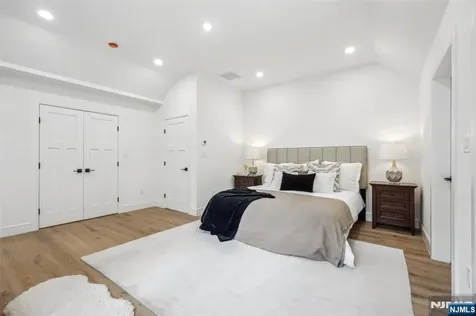 492 Oaktree Road Oradell NJ 07649