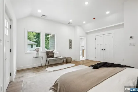 492 Oaktree Road Oradell NJ 07649