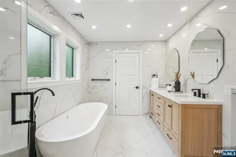 492 Oaktree Road Oradell NJ 07649
