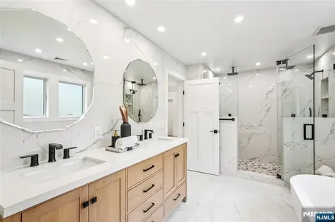 492 Oaktree Road Oradell NJ 07649