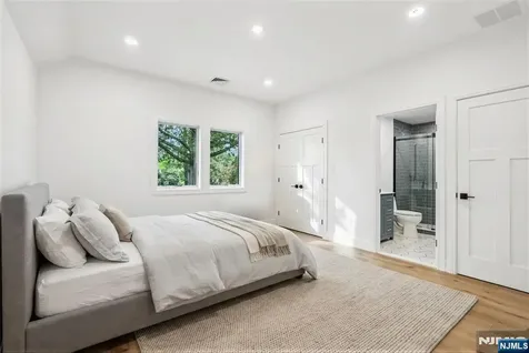 492 Oaktree Road Oradell NJ 07649