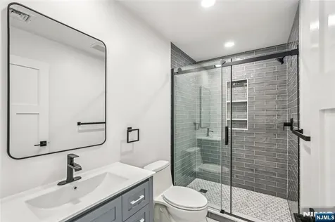 492 Oaktree Road Oradell NJ 07649