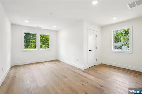 492 Oaktree Road Oradell NJ 07649