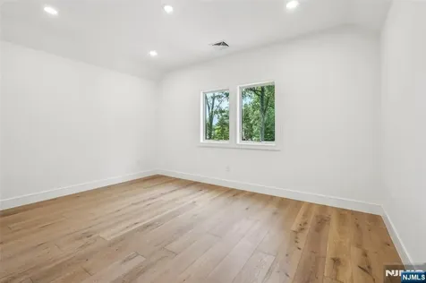 492 Oaktree Road Oradell NJ 07649