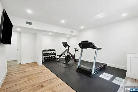 492 Oaktree Road Oradell NJ 07649