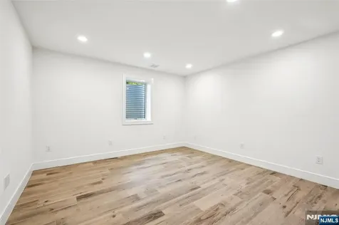 492 Oaktree Road Oradell NJ 07649