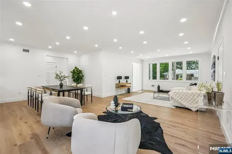 492 Oaktree Road Oradell NJ 07649