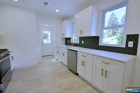 16 Clarke Street Closter NJ 07624