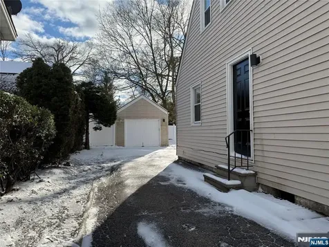 40 Hickory Avenue Bergenfield NJ 07621