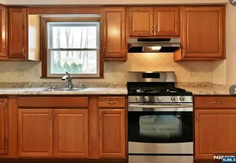 20 Bannehr Street Oakland NJ 07436