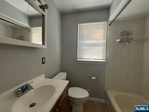 20 Bannehr Street Oakland NJ 07436