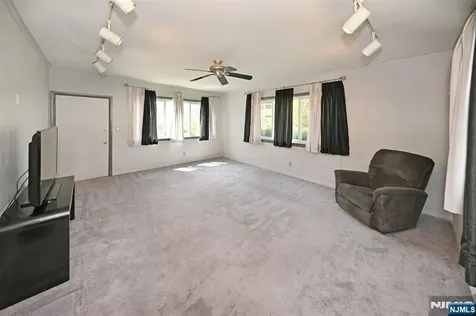 23 Hamil Court Clifton NJ 07013