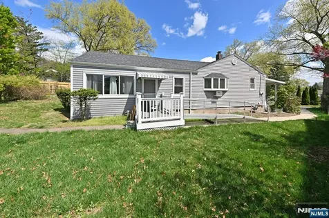 23 Hamil Court Clifton NJ 07013