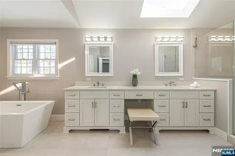 721 Somerset Street Franklin Lakes NJ 07417