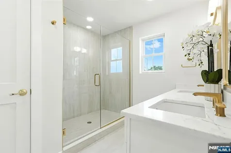 192 Canterbury Avenue North Arlington NJ 07031
