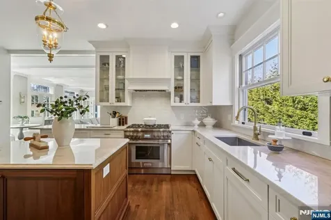 80 Crest Road Ridgewood NJ 07450