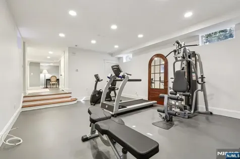 80 Crest Road Ridgewood NJ 07450