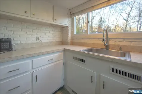 18 Decker Pond Road Sussex NJ 07461