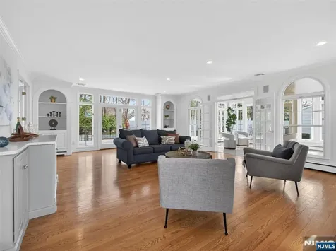 381 Lawrence Court Wyckoff NJ 07481
