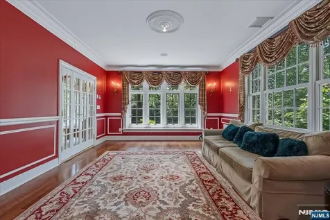 294 Oakwood Road Englewood NJ 07631