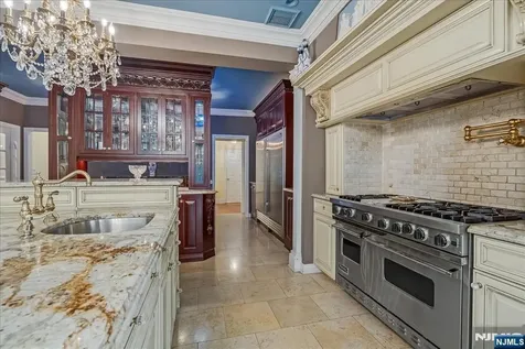 294 Oakwood Road Englewood NJ 07631