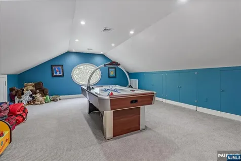 294 Oakwood Road Englewood NJ 07631