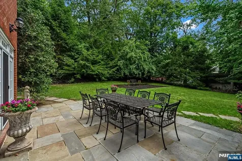 294 Oakwood Road Englewood NJ 07631