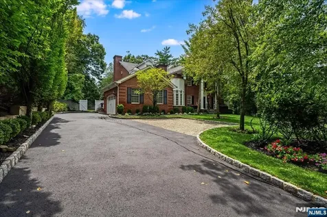 294 Oakwood Road Englewood NJ 07631