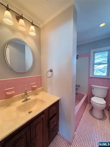 81 Lakeshore Drive Prospect Park NJ 07508