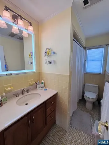 81 Lakeshore Drive Prospect Park NJ 07508