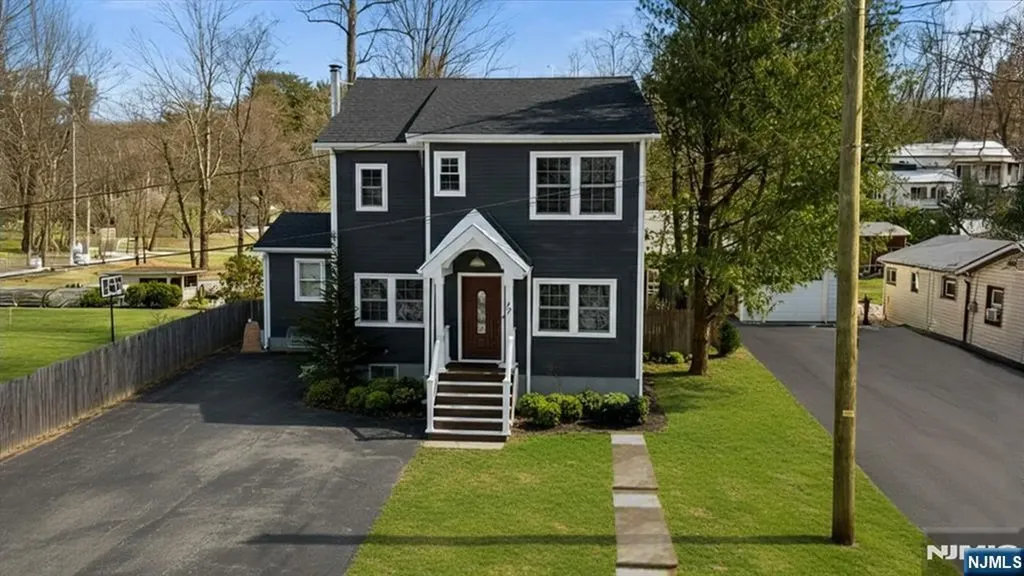 17 Birchwood Pass West Milford NJ 07480