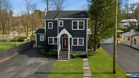 17 Birchwood Pass West Milford NJ 07480