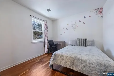 17 Birchwood Pass West Milford NJ 07480