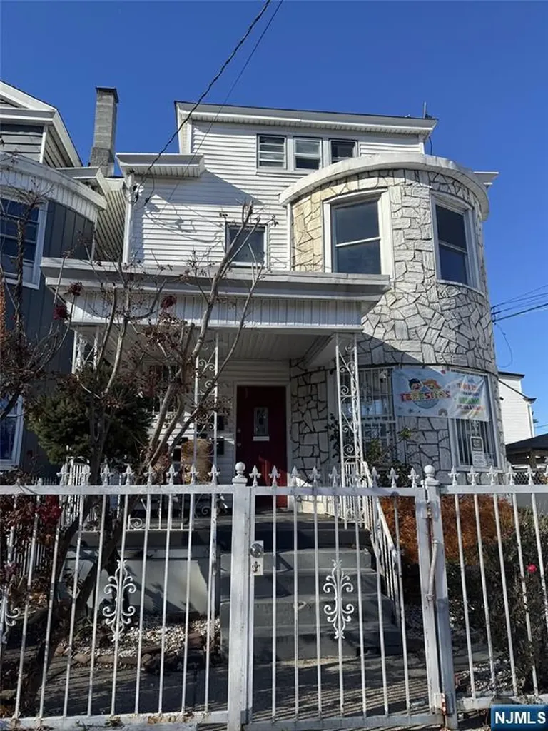 624-626 Madison Avenue Paterson NJ 07514