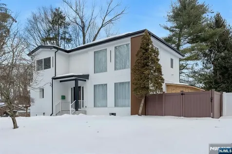 27 Knickerbocker Road Closter NJ 07624