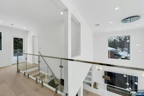 27 Knickerbocker Road Closter NJ 07624