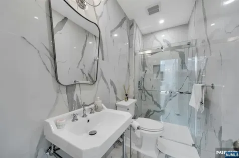 27 Knickerbocker Road Closter NJ 07624