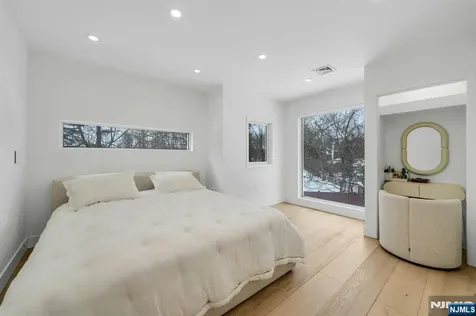 27 Knickerbocker Road Closter NJ 07624
