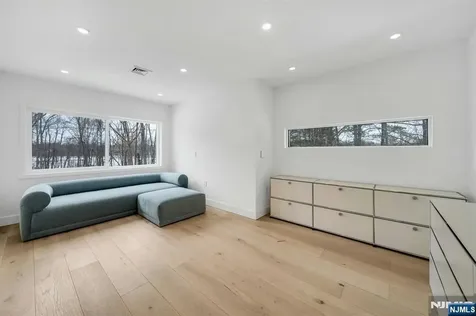 27 Knickerbocker Road Closter NJ 07624