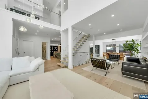 27 Knickerbocker Road Closter NJ 07624