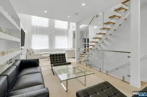 27 Knickerbocker Road Closter NJ 07624