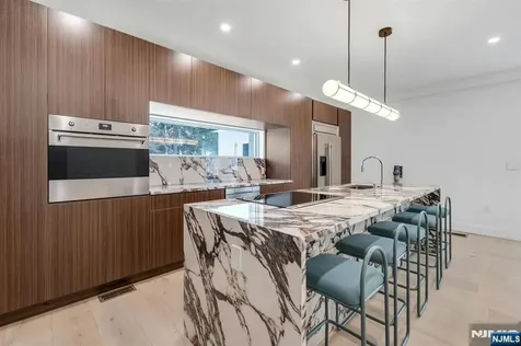 27 Knickerbocker Road Closter NJ 07624