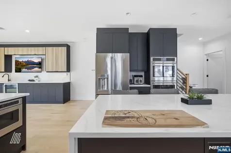 256A 7th Street Palisades Park NJ 07650