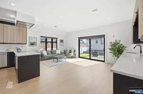 256A 7th Street Palisades Park NJ 07650